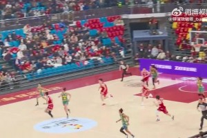 女粉丝真多！恰逢杨舒予生日 女粉携蛋糕/卡片/横幅到现场观战